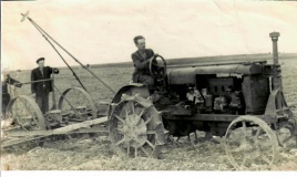 Первый послевоенный трактор 1950г. Тракторист Матюшенков М.К. колхоз «Красная заря»